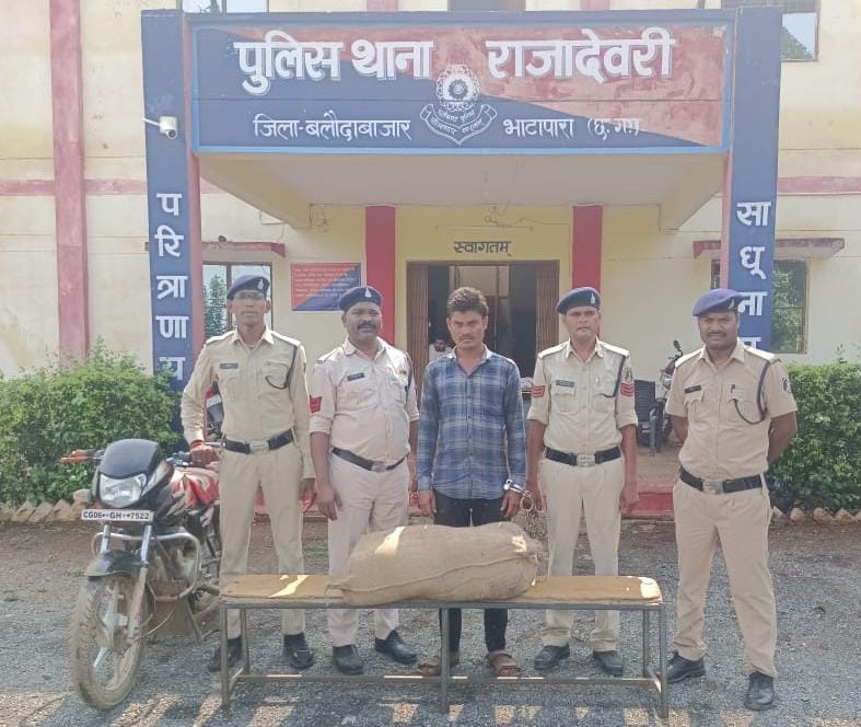 थाना राजादेवरी पुलिस ने अवैध शराब तस्करों का गिरोह किया ध्वस्त, 155 लीटर शराब और एक मोटरसाइकिल जब्त