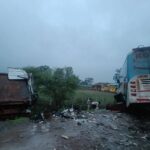 केंद्री के पास बस और डंपर में टक्कर : तीन यात्रियों की मौत, कई लोग घायल