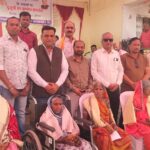 मातृ-पितृ पूजन दिवस पर 151 बुजुर्गों का सम्मान, मोहारा वार्ड पार्षद की पहल पर लगा लर्निंग लाईसेंस व श्रम कार्ड शिविर