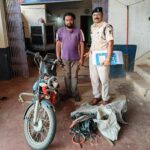 रंगे हाथों पकड़ा गया केबल चोर, ग्रामीणों की सतर्कता और पुलिस की फुर्ती से बड़ी चोरी नाकाम